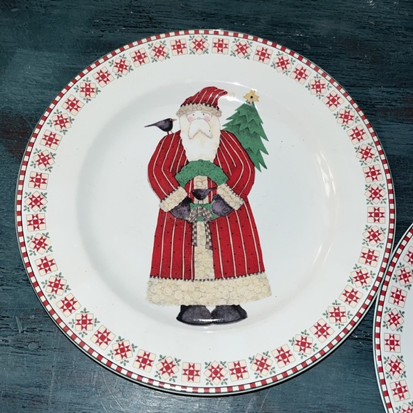 New Debbie Mumm Sakura Santa Plates - Picture 2 of 8